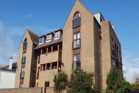 2 bedroom flat to rent, Holliers Hill, Bexhill-on-Sea TN40