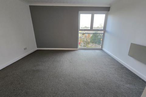 2 bedroom flat to rent, Holliers Hill, Bexhill-on-Sea TN40