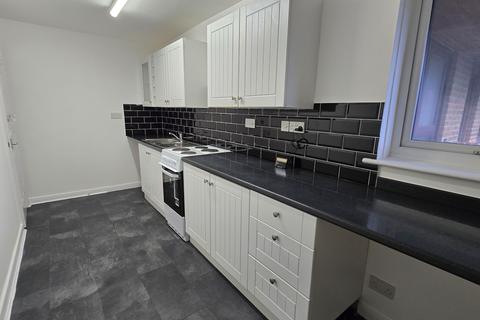 2 bedroom flat to rent, Holliers Hill, Bexhill-on-Sea TN40