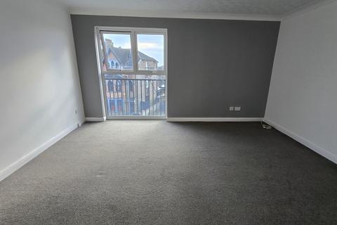 2 bedroom flat to rent, Holliers Hill, Bexhill-on-Sea TN40