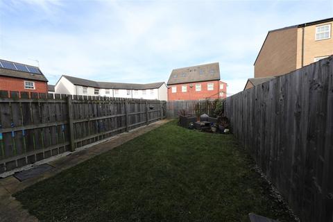 3 bedroom semi-detached house for sale, Tigers Way , Hull