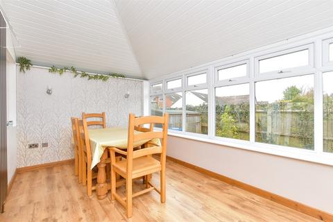 50 Olivers Meadow, Westergate, Chichester, PO20 3YA