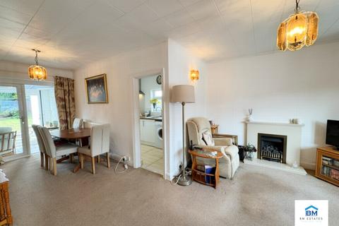 2 bedroom bungalow for sale, Stanley Drive, Leicester LE5