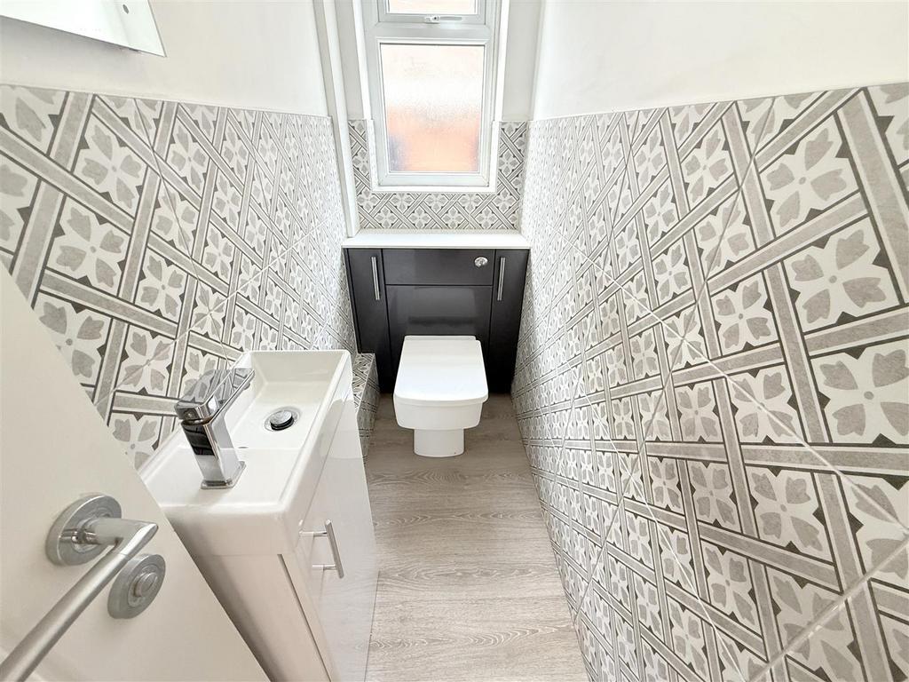 Ground floor cloak room