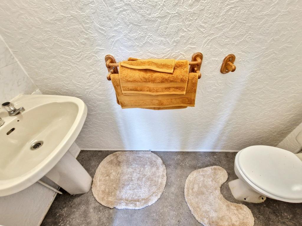 Master Bedroom Ensuite WC