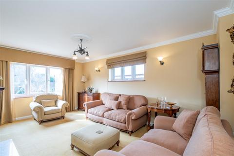 4 bedroom chalet for sale, Fernhurst Gardens, Aldwick, Bognor Regis