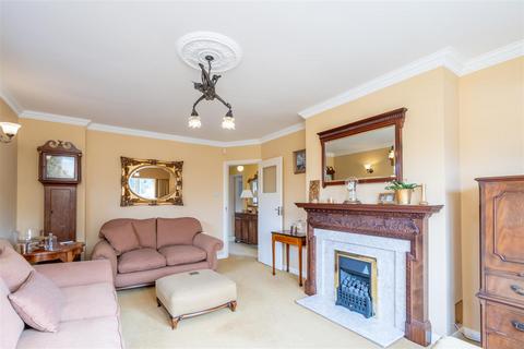 4 bedroom chalet for sale, Fernhurst Gardens, Aldwick, Bognor Regis