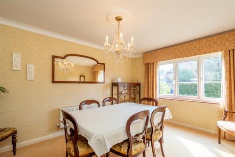 4 bedroom chalet for sale, Fernhurst Gardens, Aldwick, Bognor Regis