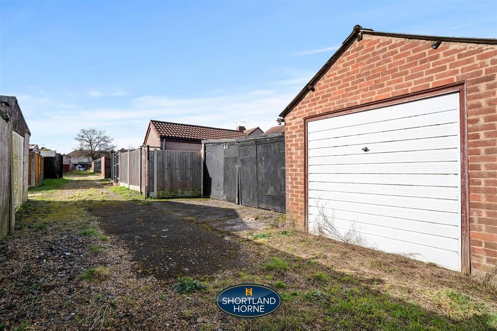 Garage/rear access