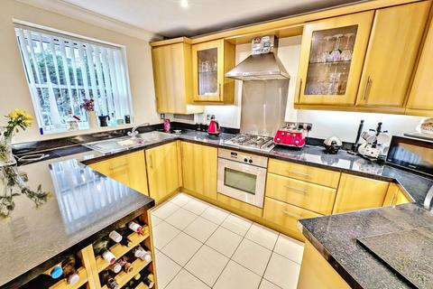 2 bedroom flat for sale, Bournemouth