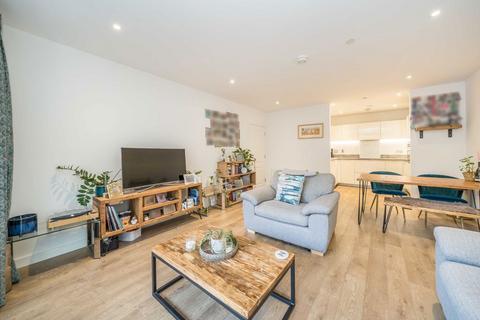 2 bedroom flat to rent, Madeira Street, London E14