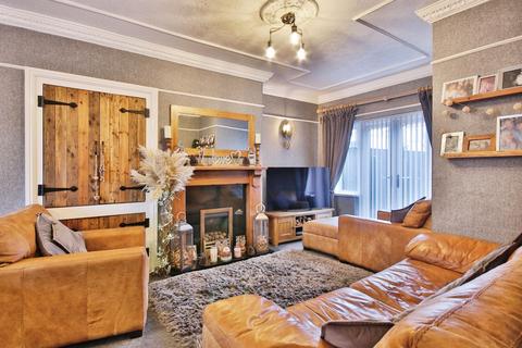 3 bedroom end of terrace house for sale, Risby Grove, Hull, East Riding Of Yorkshire, HU6 8PD