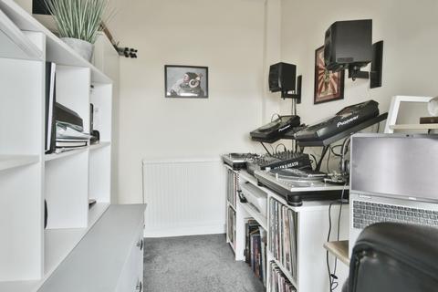 6 Wharfedale Avenue, Hull, HU9 3UD