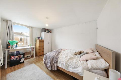 3 bedroom flat to rent, Frithville Gardens, Shepherds Bush