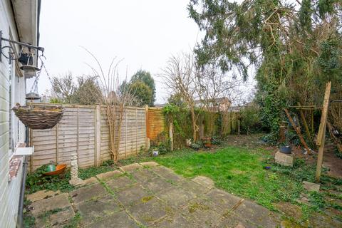 69 Hitchings Way, Reigate, RH2 8EN