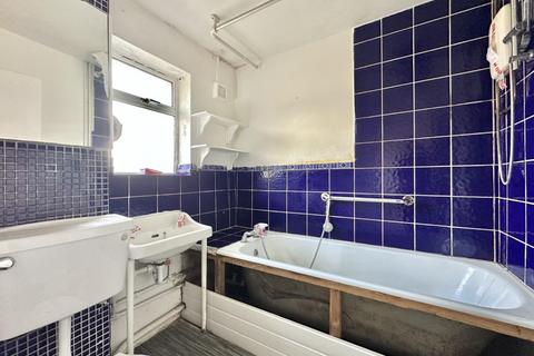 1 bedroom flat for sale, Park Side, Barra Hall Circus, Hayes, UB3 2BB