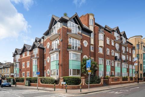 2 bedroom flat to rent, Hartfield Road Wimbledon SW19