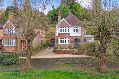 Greenways Brighton Road, Godalming, GU7 1PW
