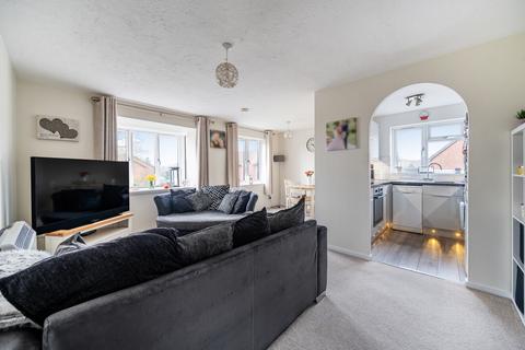 2 bedroom flat for sale, Shaw Drive, Walton On Thames, Surrey, KT12