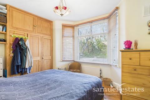 2 bedroom flat for sale, Collingtree Road, London, SE26