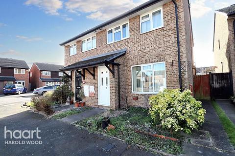 61 Copperfields Way, Romford, RM3 0XE