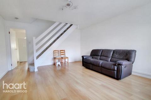 61 Copperfields Way, Romford, RM3 0XE