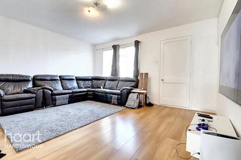61 Copperfields Way, Romford, RM3 0XE