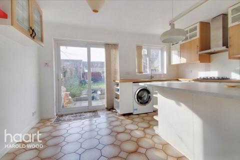 61 Copperfields Way, Romford, RM3 0XE