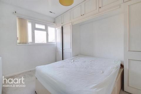 61 Copperfields Way, Romford, RM3 0XE