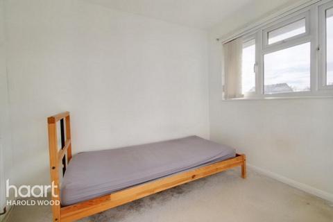 61 Copperfields Way, Romford, RM3 0XE