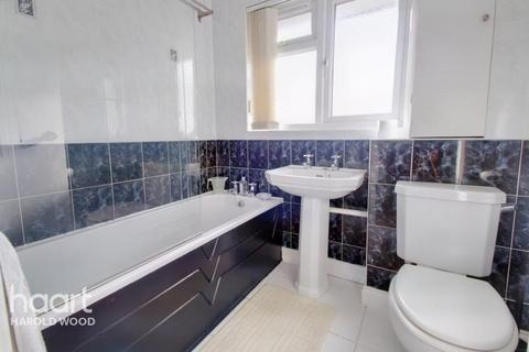 61 Copperfields Way, Romford, RM3 0XE