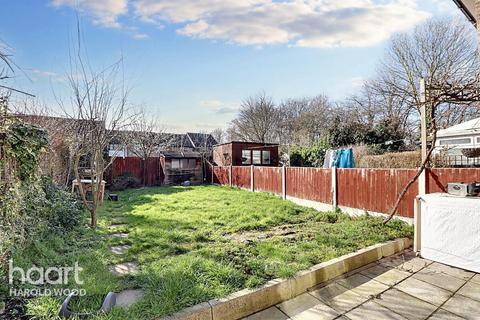 61 Copperfields Way, Romford, RM3 0XE