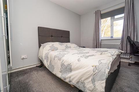 2 bedroom flat for sale, Kingsley Close, St. Leonards-On-Sea