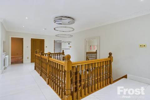 6 bedroom detached house to rent, Dukes Kiln Drive, Gerrards Cross, Buckinghamshire, SL9