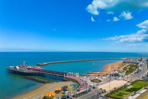 5 bedroom terraced house for sale, St. Georges Terrace, Herne Bay