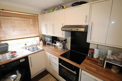 2 bedroom terraced house to rent, Celandine Close, Billericay