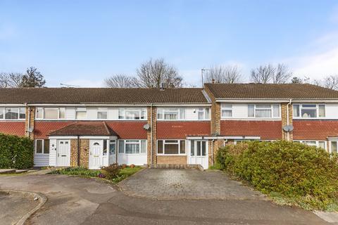 3 bedroom terraced house to rent, Sycamore Avenue, Horsham, RH12