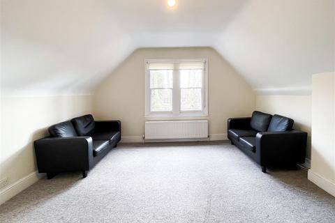 3 bedroom flat for sale, Mount View Road, London