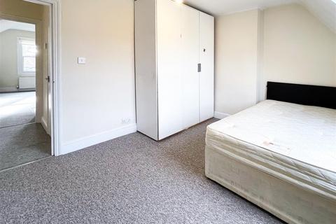 3 bedroom flat for sale, Mount View Road, London