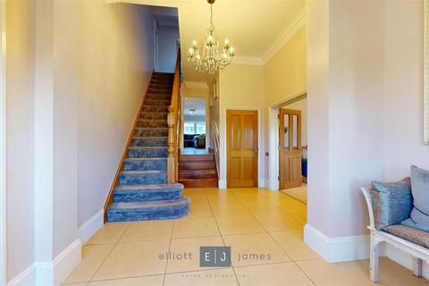 5 bedroom detached house for sale, Nursery Road, Loughton IG10