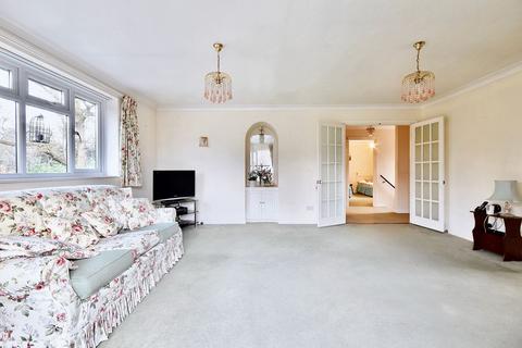 2 bedroom flat for sale, Leatherhead Road, Ashtead KT21