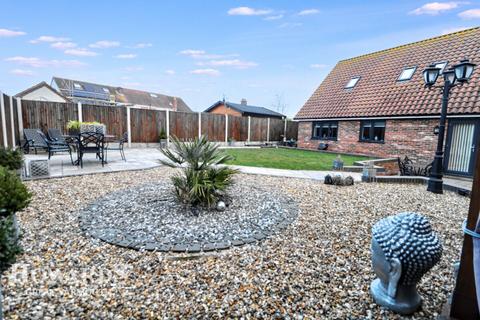 4 bedroom chalet for sale, Bridle Close, Hemsby