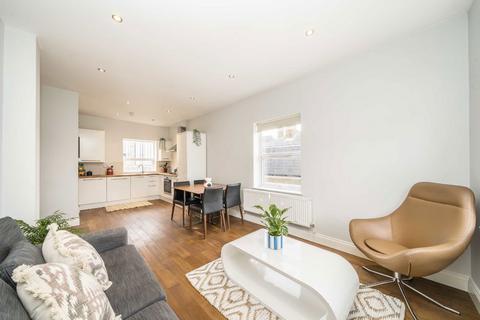 1 bedroom flat for sale, Basing Court, London SE15