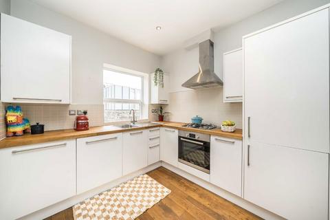 1 bedroom flat for sale, Basing Court, London SE15