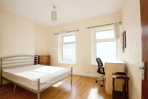 2 bedroom terraced house to rent, Upper Kincraig Street, Roath, Cardiff, CF24