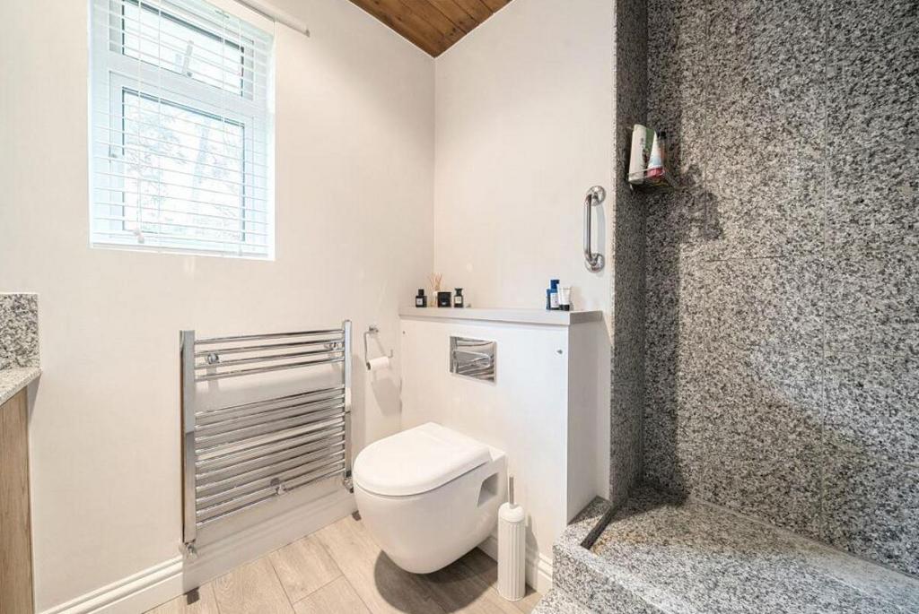Ensuite.JPG
