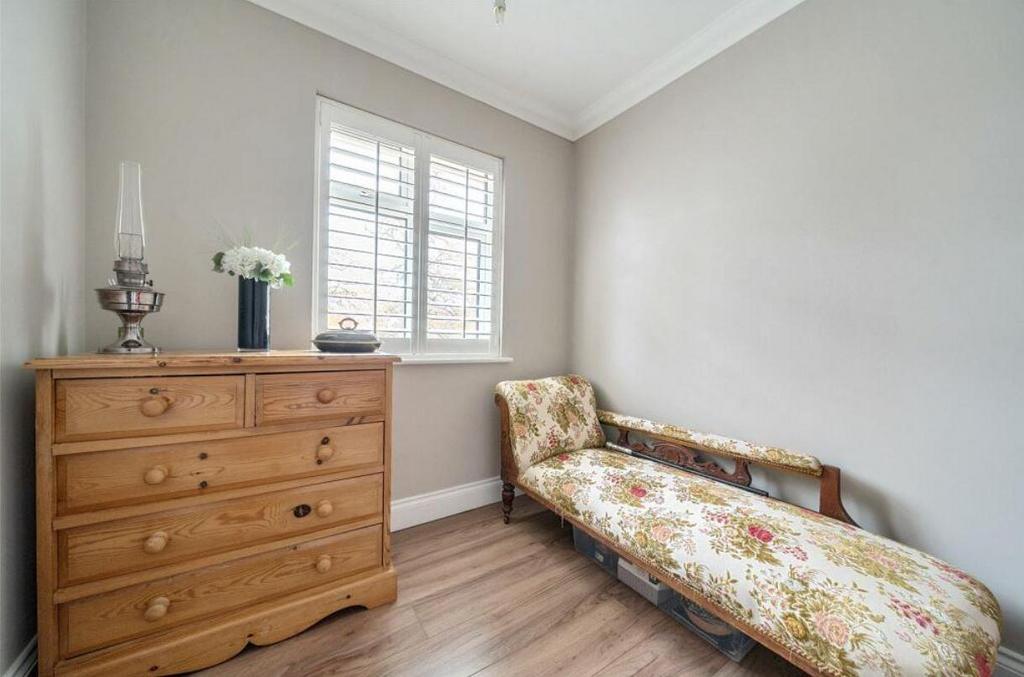 Bed 4.JPG