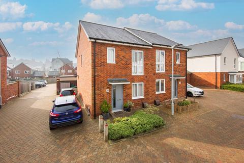 2 bedroom semi-detached house for sale, Hedgerow Lane, Tunbridge Wells