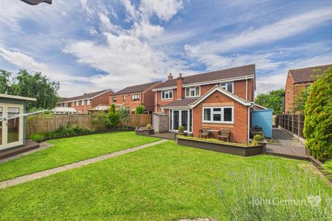 4 bedroom detached house for sale, Postern Road, Tatenhill