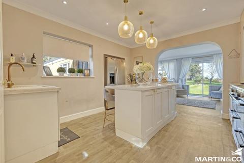 5 bedroom detached house for sale, Noak Hill Road, Billericay